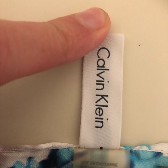 NEW Cavin Klien scarf or cover up /wrap - Picture 6 of 7